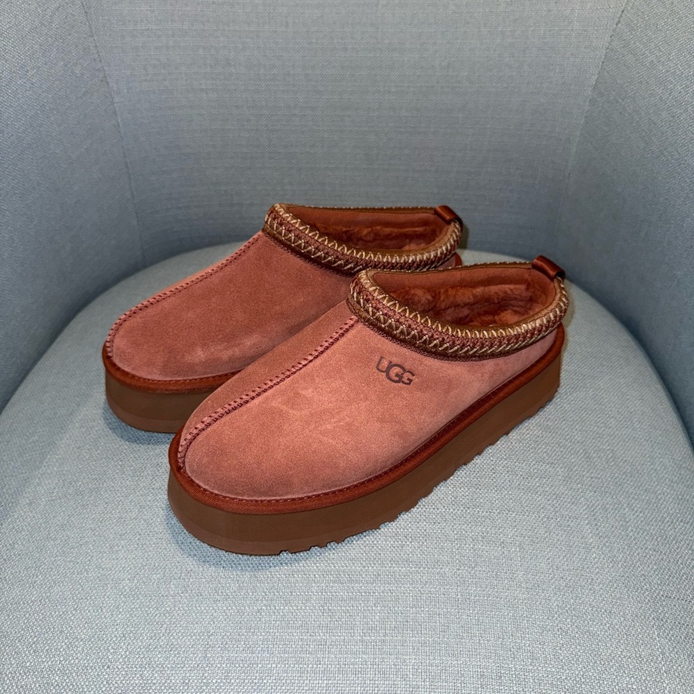 NWT UGG Women's Tazz - Red Jasper, size 9